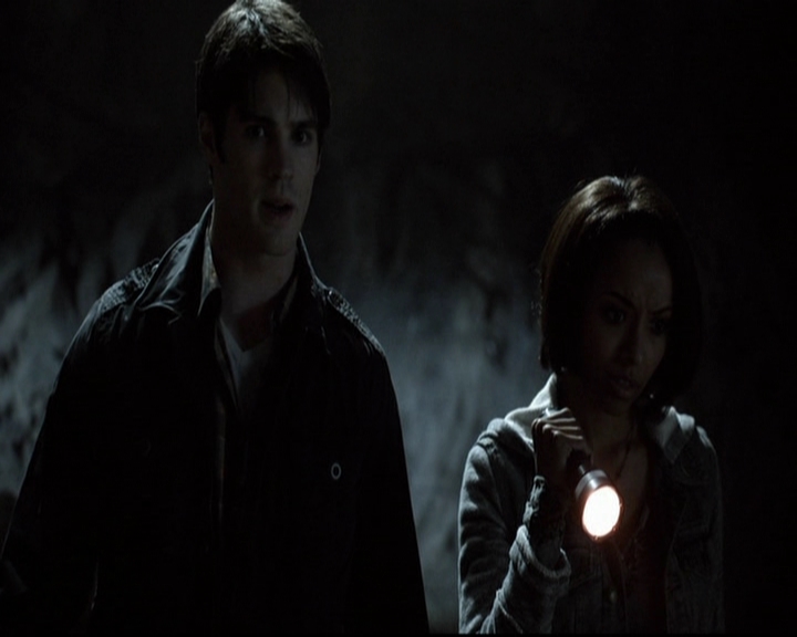 VampireDiariesWorld-dot-org_5x20WhatLiesBeneath1613.jpg