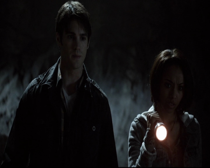 VampireDiariesWorld-dot-org_5x20WhatLiesBeneath1615.jpg