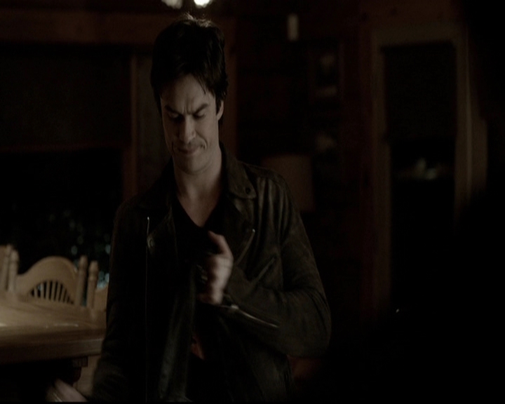 VampireDiariesWorld-dot-org_5x20WhatLiesBeneath1886.jpg