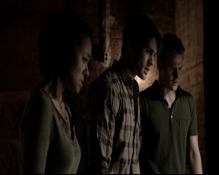 VampireDiariesWorld-dot-org_5x20WhatLiesBeneath2008.jpg