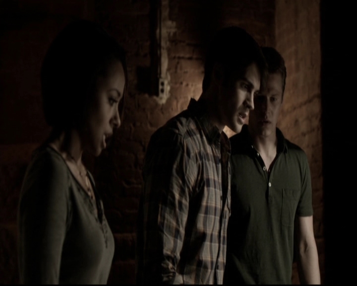 VampireDiariesWorld-dot-org_5x20WhatLiesBeneath2009.jpg