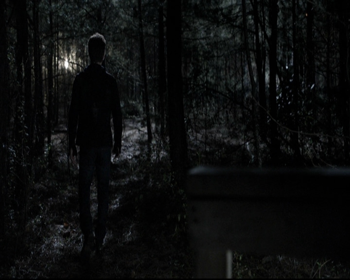 VampireDiariesWorld-dot-org_5x20WhatLiesBeneath2134.jpg