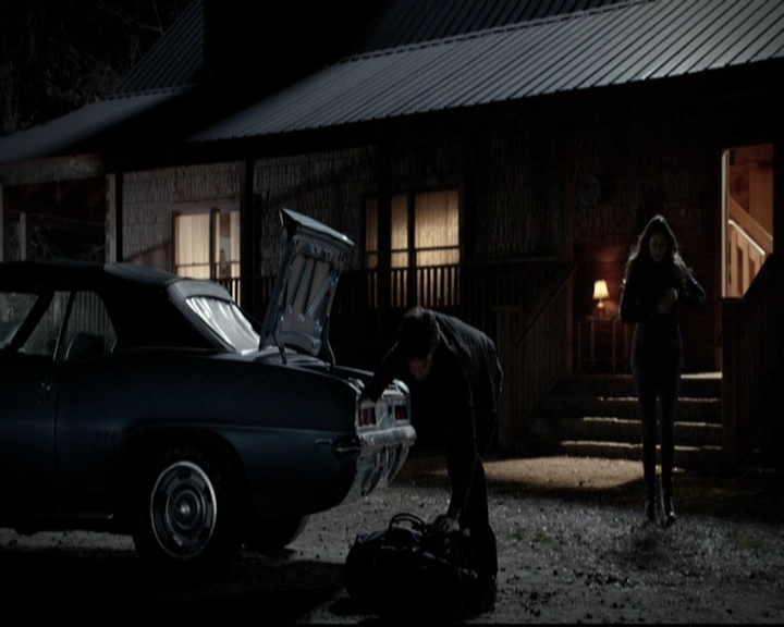 VampireDiariesWorld-dot-org_5x20WhatLiesBeneath2143.jpg