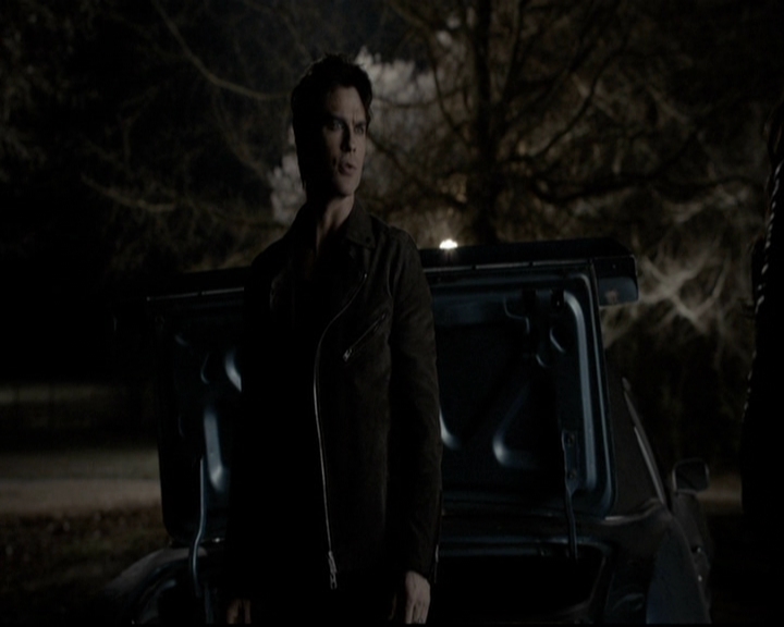 VampireDiariesWorld-dot-org_5x20WhatLiesBeneath2151.jpg