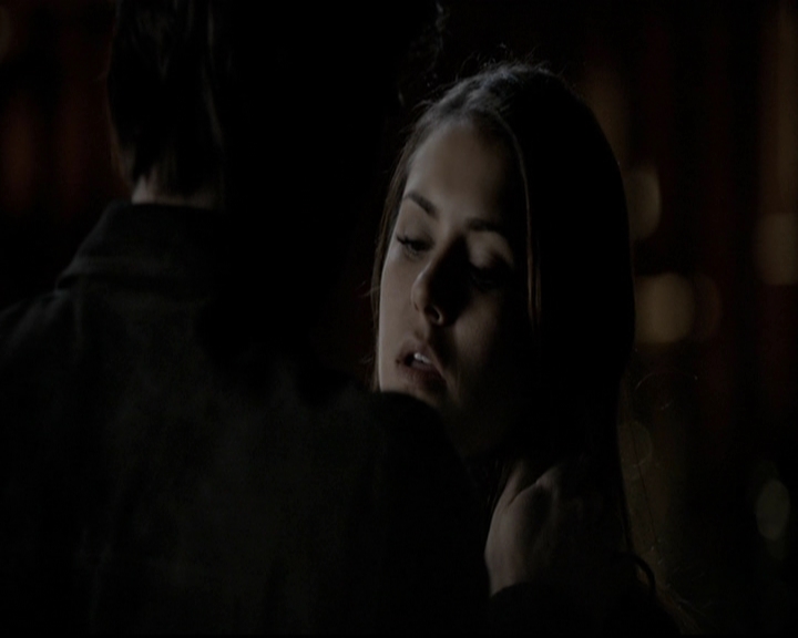 VampireDiariesWorld-dot-org_5x20WhatLiesBeneath2231.jpg