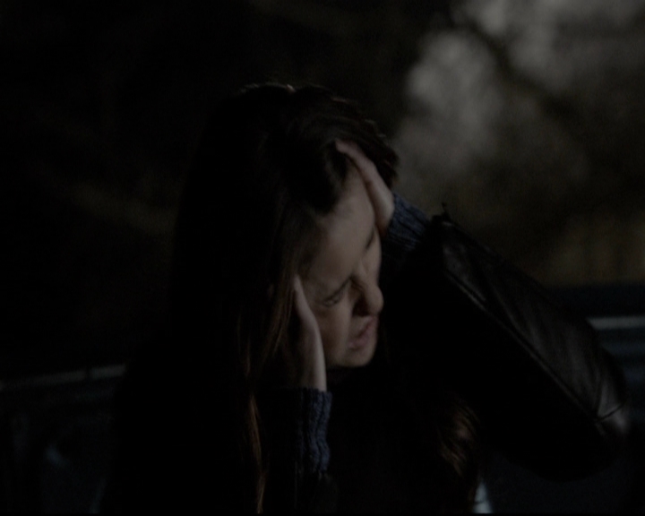 VampireDiariesWorld-dot-org_5x20WhatLiesBeneath2266.jpg