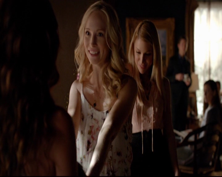 VampireDiariesWorld-dot-nl_7x01DayOneOfTwentyThousandGiveOrTake1028.jpg