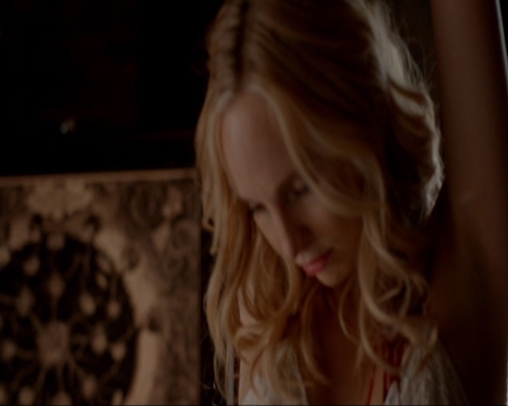 VampireDiariesWorld-dot-nl_7x02NeverLetMeGo1211.jpg