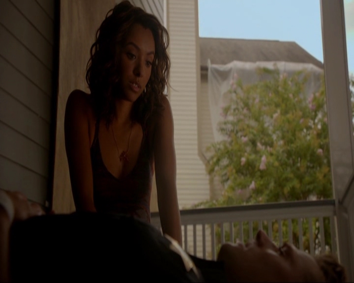 VampireDiariesWorld-dot-nl_7x02NeverLetMeGo1216.jpg