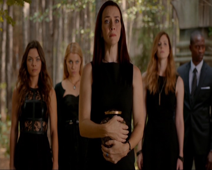 VampireDiariesWorld-dot-nl_7x02NeverLetMeGo1435.jpg