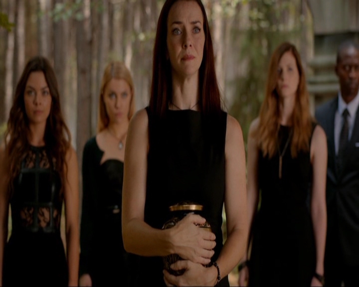 VampireDiariesWorld-dot-nl_7x02NeverLetMeGo1437.jpg