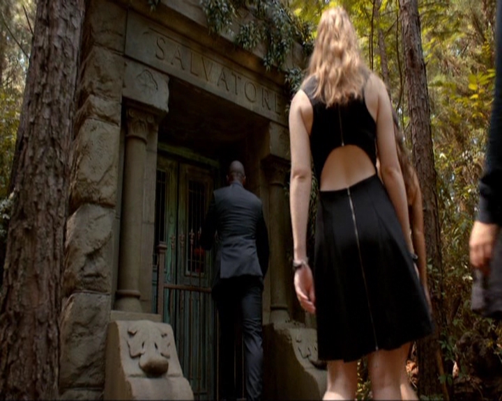 VampireDiariesWorld-dot-nl_7x02NeverLetMeGo1451.jpg