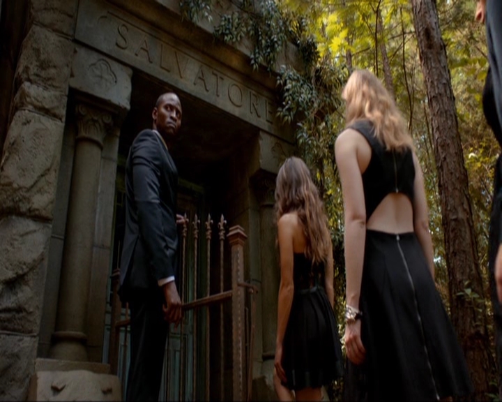 VampireDiariesWorld-dot-nl_7x02NeverLetMeGo1454.jpg