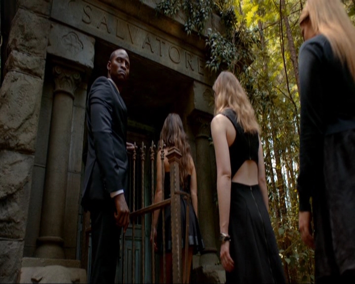 VampireDiariesWorld-dot-nl_7x02NeverLetMeGo1455.jpg