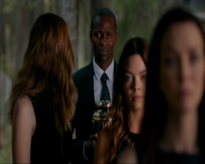 VampireDiariesWorld-dot-nl_7x02NeverLetMeGo1676.jpg