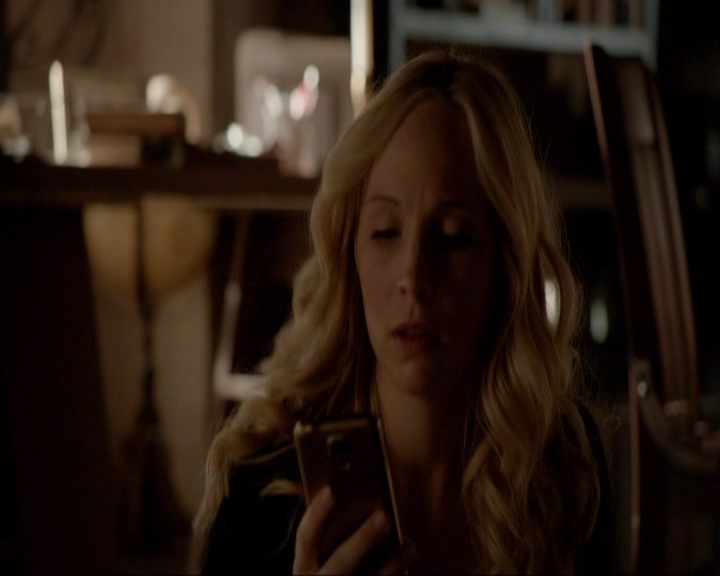 VampireDiariesWorld-dot-nl_7x03AgeOfInnocence0217.jpg