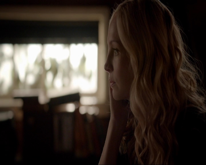 VampireDiariesWorld-dot-nl_7x03AgeOfInnocence0236.jpg