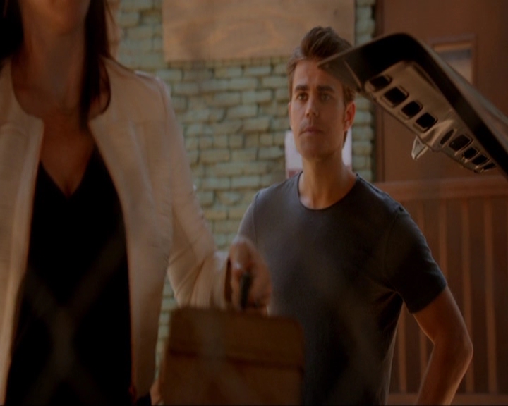 VampireDiariesWorld-dot-nl_7x03AgeOfInnocence0315.jpg