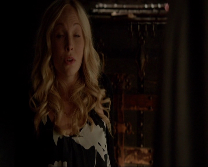 VampireDiariesWorld-dot-nl_7x03AgeOfInnocence0402.jpg