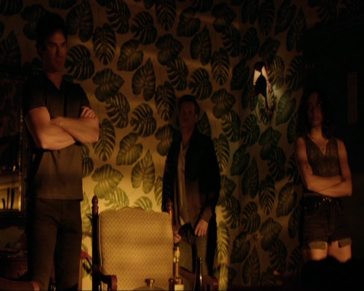 VampireDiariesWorld-dot-nl_7x03AgeOfInnocence0912.jpg