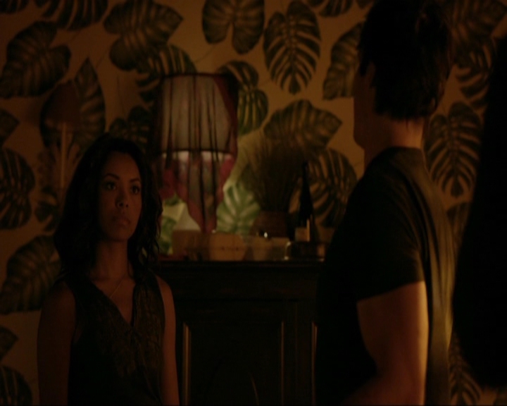 VampireDiariesWorld-dot-nl_7x03AgeOfInnocence1301.jpg