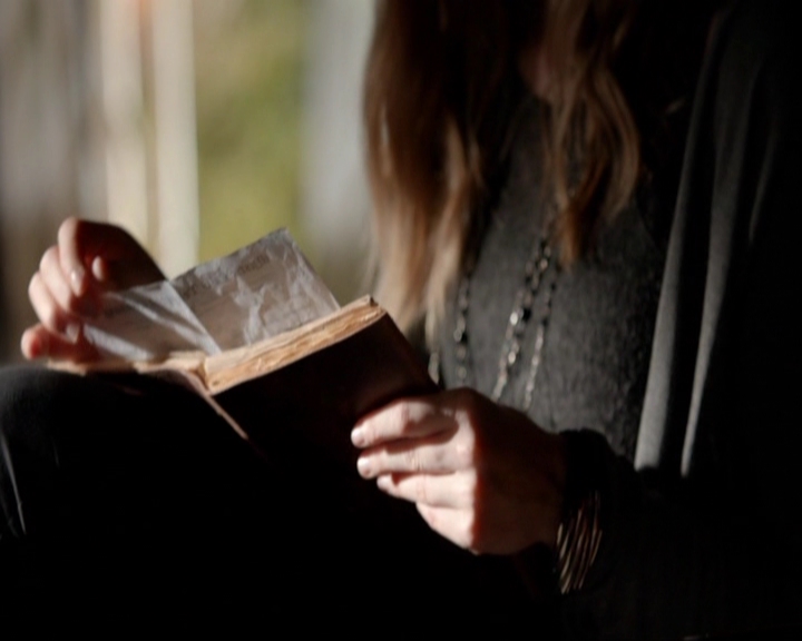 VampireDiariesWorld-dot-nl_7x03AgeOfInnocence1405.jpg