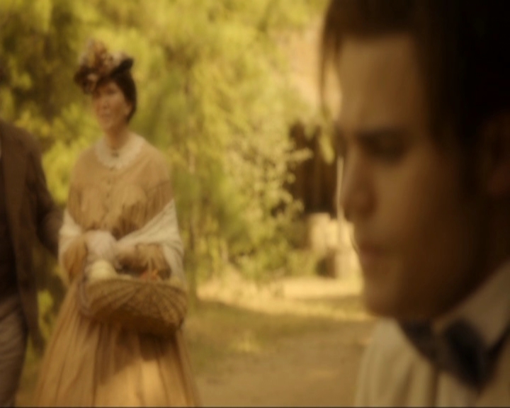 VampireDiariesWorld-dot-nl_7x03AgeOfInnocence1424.jpg