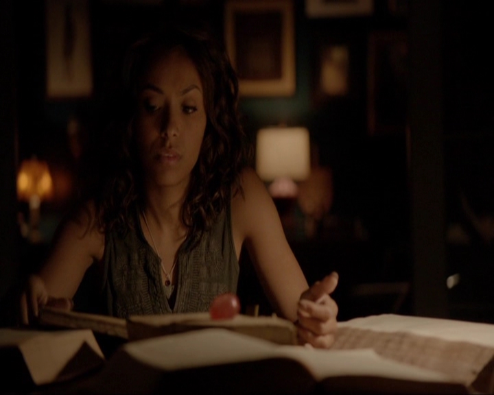 VampireDiariesWorld-dot-nl_7x03AgeOfInnocence1925.jpg