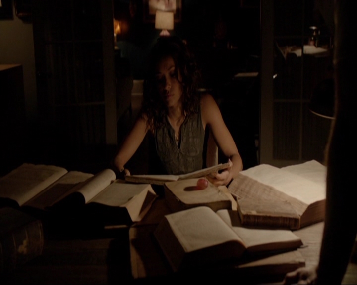 VampireDiariesWorld-dot-nl_7x03AgeOfInnocence1928.jpg