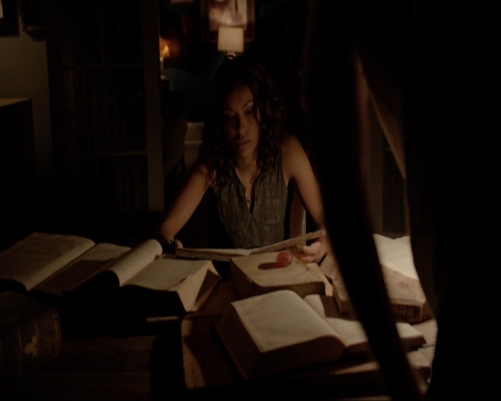 VampireDiariesWorld-dot-nl_7x03AgeOfInnocence1929.jpg