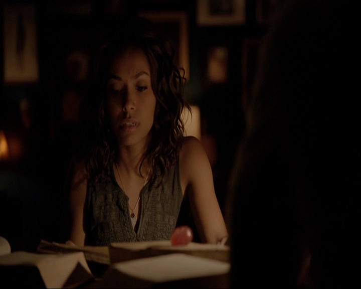 VampireDiariesWorld-dot-nl_7x03AgeOfInnocence1939.jpg