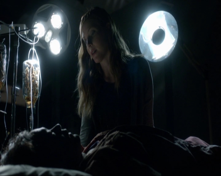 VampireDiariesWorld-dot-nl_7x03AgeOfInnocence2217.jpg