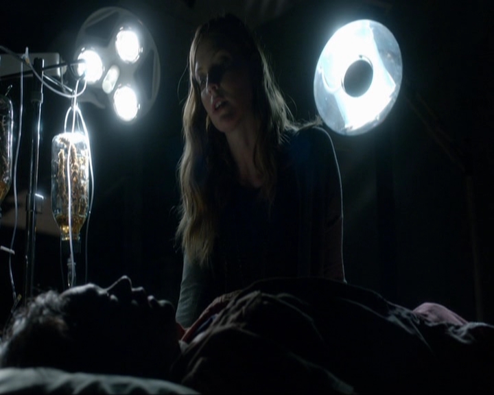 VampireDiariesWorld-dot-nl_7x03AgeOfInnocence2218.jpg