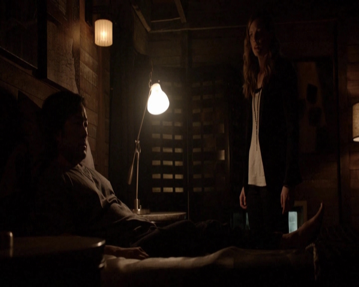 VampireDiariesWorld-dot-nl_7x04ICarryYourHeartWithMe-deletedscenes0043.jpg