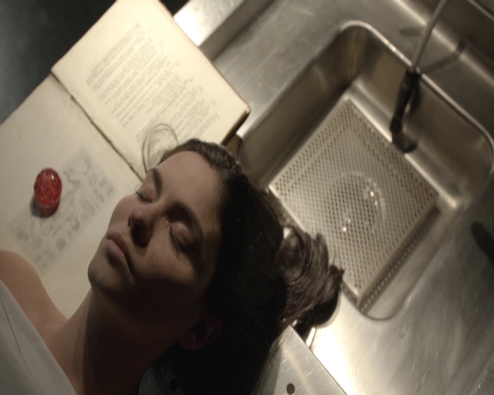 VampireDiariesWorld-dot-nl_7x04ICarryYourHeartWithMe-deletedscenes0075.jpg