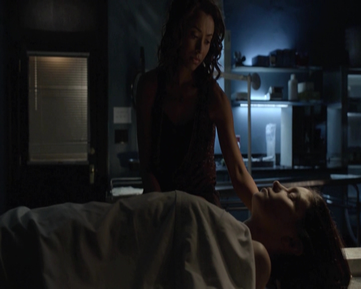 VampireDiariesWorld-dot-nl_7x04ICarryYourHeartWithMe-deletedscenes0080.jpg