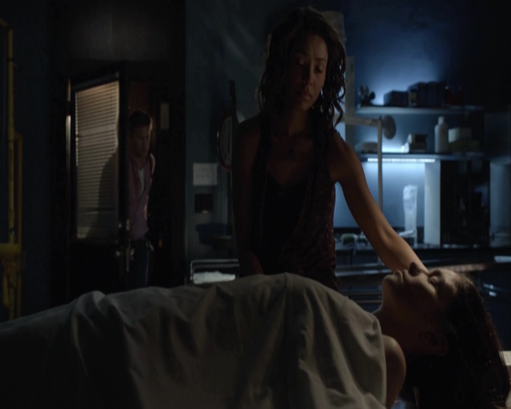 VampireDiariesWorld-dot-nl_7x04ICarryYourHeartWithMe-deletedscenes0082.jpg