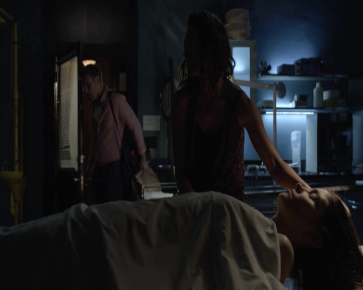 VampireDiariesWorld-dot-nl_7x04ICarryYourHeartWithMe-deletedscenes0083.jpg