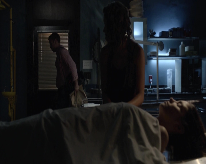 VampireDiariesWorld-dot-nl_7x04ICarryYourHeartWithMe-deletedscenes0084.jpg