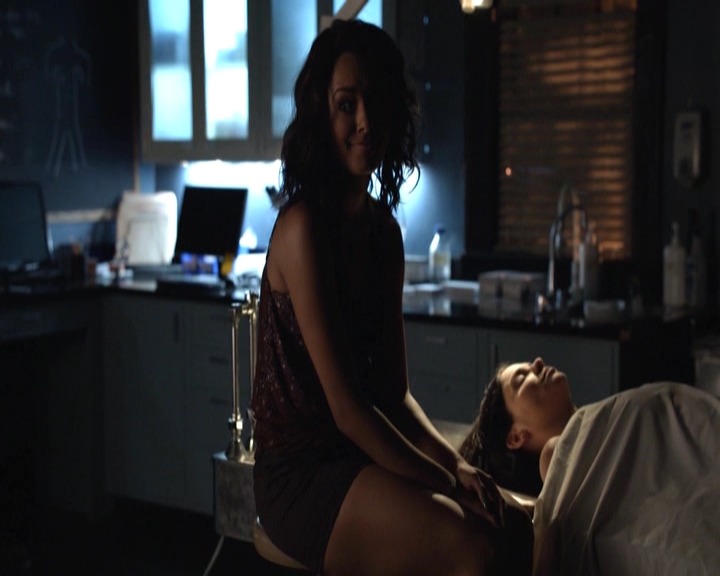 VampireDiariesWorld-dot-nl_7x04ICarryYourHeartWithMe-deletedscenes0087.jpg