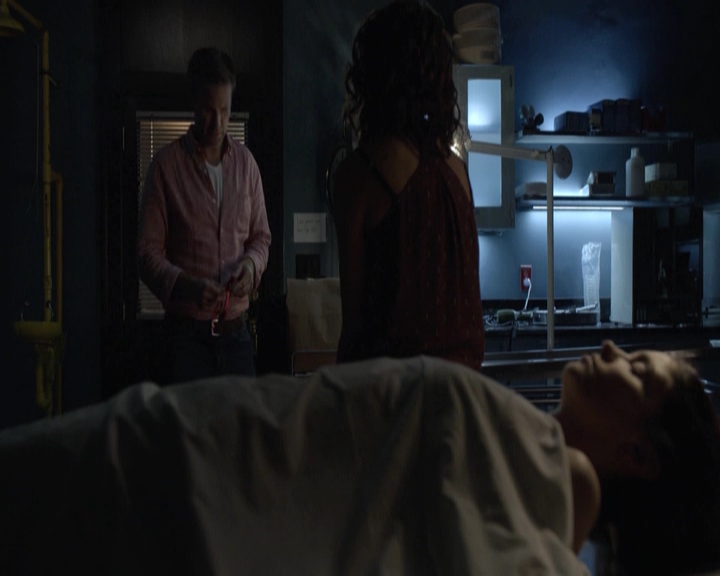 VampireDiariesWorld-dot-nl_7x04ICarryYourHeartWithMe-deletedscenes0097.jpg