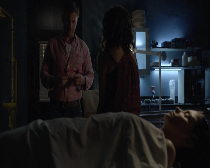 VampireDiariesWorld-dot-nl_7x04ICarryYourHeartWithMe-deletedscenes0098.jpg