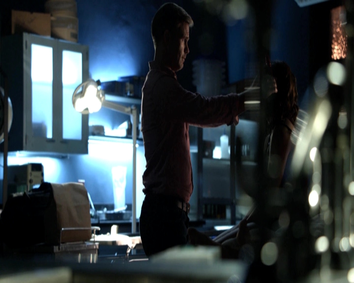 VampireDiariesWorld-dot-nl_7x04ICarryYourHeartWithMe-deletedscenes0102.jpg