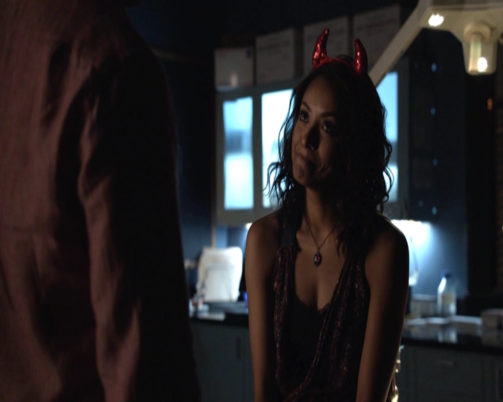 VampireDiariesWorld-dot-nl_7x04ICarryYourHeartWithMe-deletedscenes0105.jpg