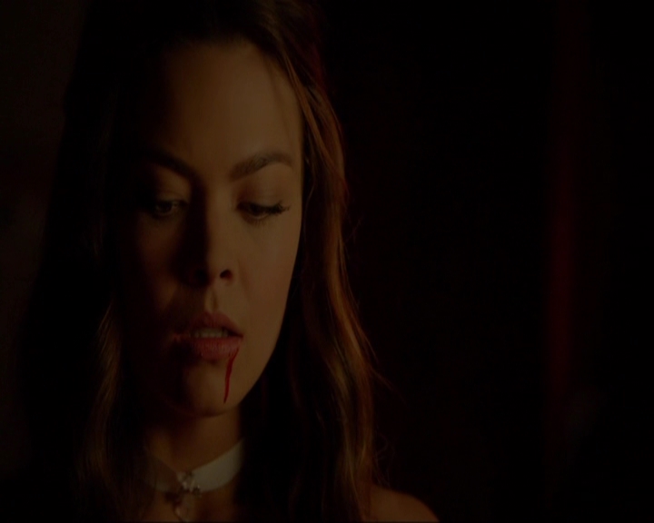 VampireDiariesWorld-dot-nl_7x04ICarryYourHeartWithMe1483.jpg