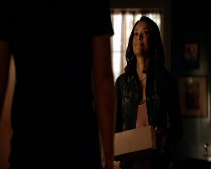 VampireDiariesWorld-dot-nl_7x05LiveThroughThis0125.jpg