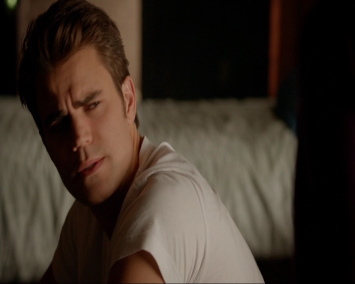 VampireDiariesWorld-dot-nl_7x05LiveThroughThis0304.jpg