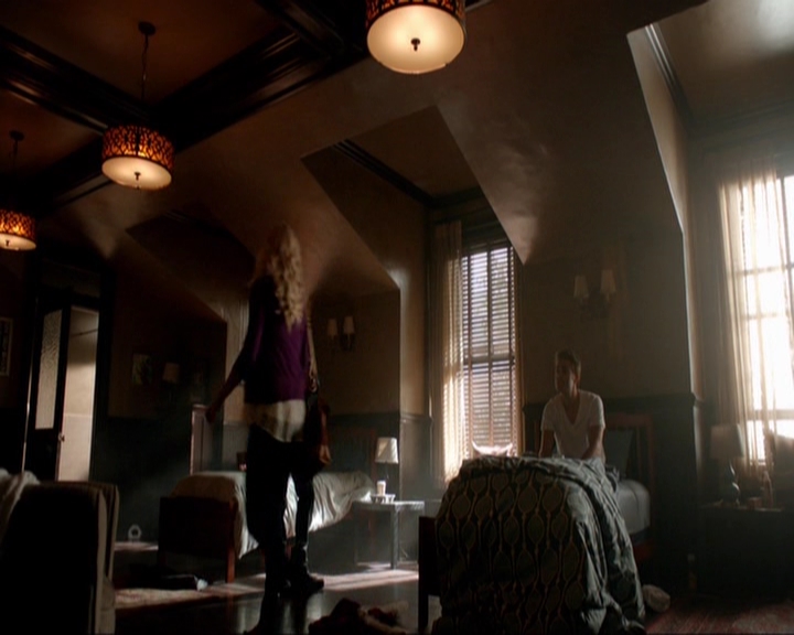 VampireDiariesWorld-dot-nl_7x05LiveThroughThis0311.jpg