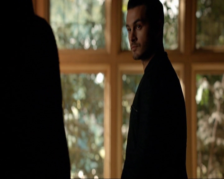 VampireDiariesWorld-dot-nl_7x05LiveThroughThis0324.jpg