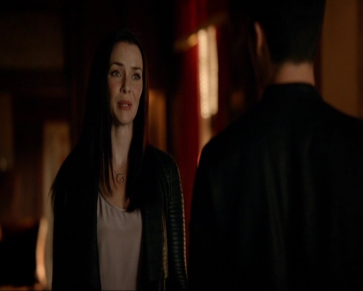 VampireDiariesWorld-dot-nl_7x05LiveThroughThis0327.jpg